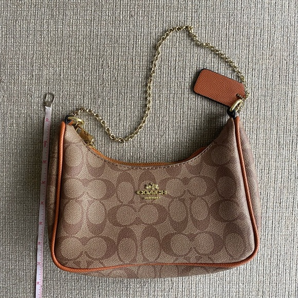 Coach Shoulder Purse - Picture 9 of 10